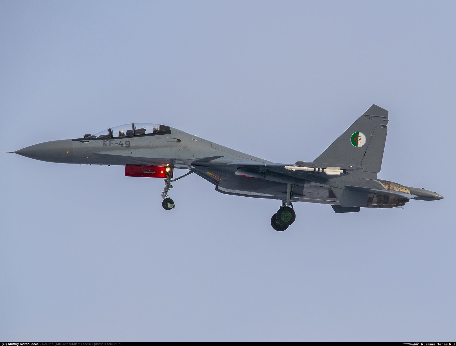 Se estrella un caza Sukhoi Su-30 de la Fuerza Aérea de Argelia